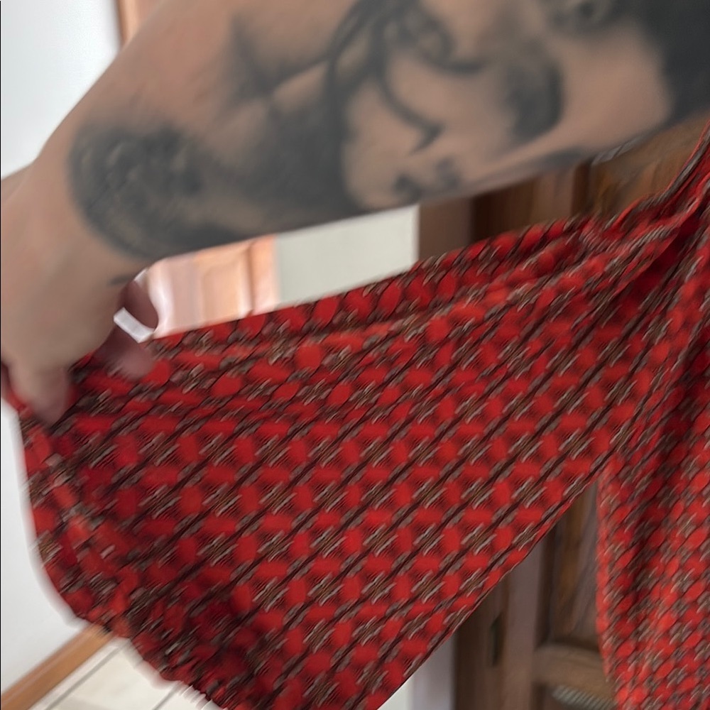 Red Patterned Sleeveless Top - Picture 2 of 4
